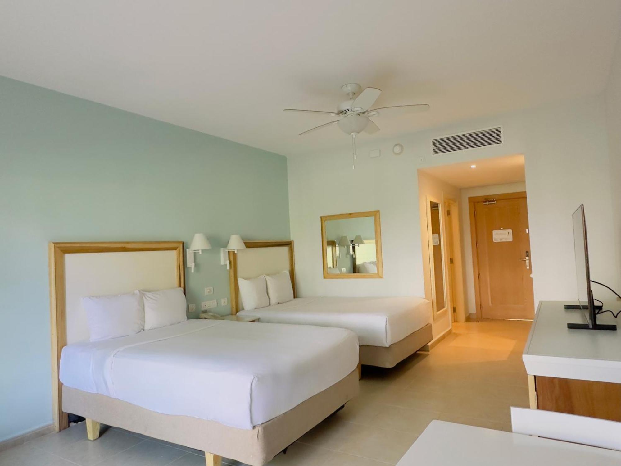 Iberostar Waves Punta Cana Extérieur photo